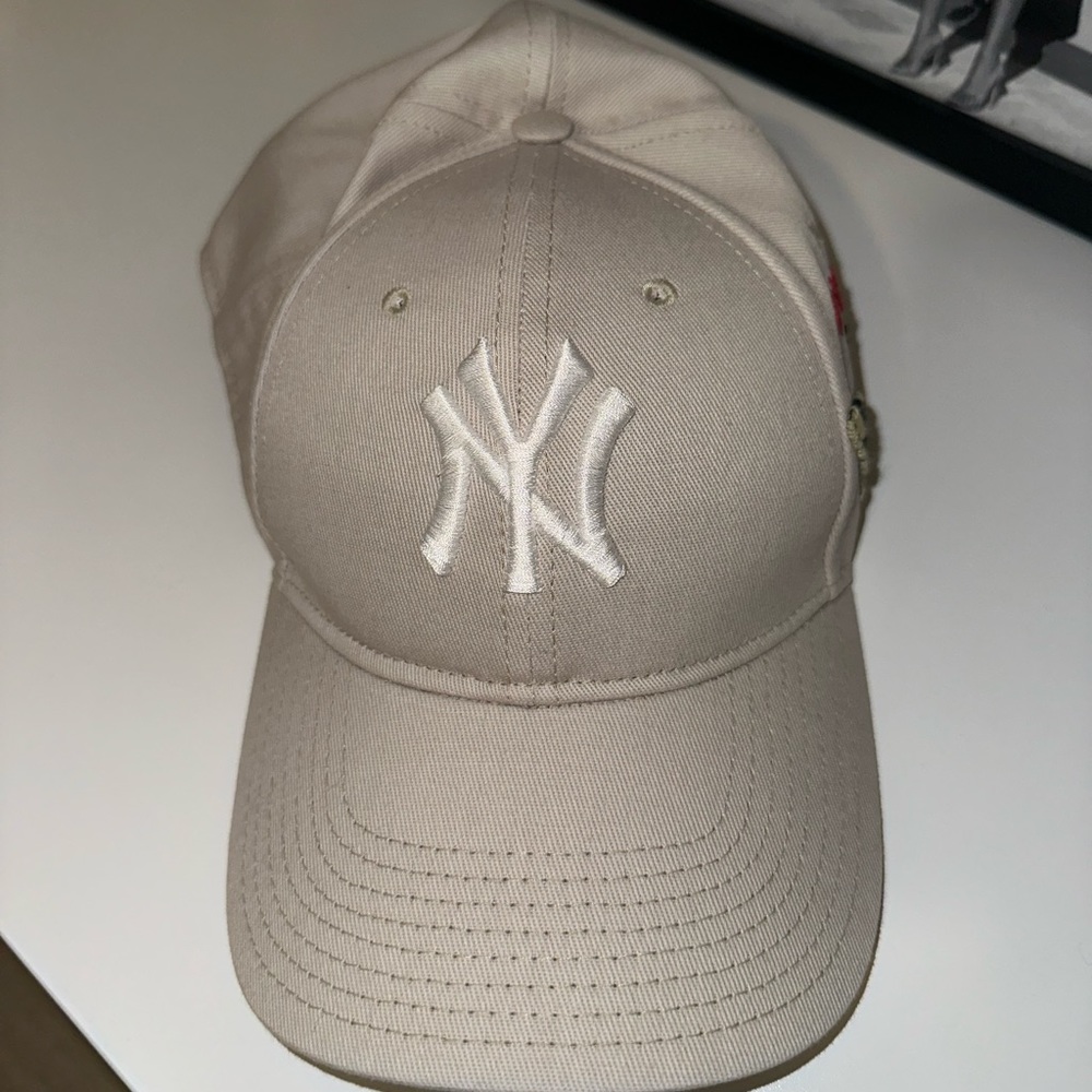 Gucci Beige Cap with Embroidered Details - Picture 3 of 5